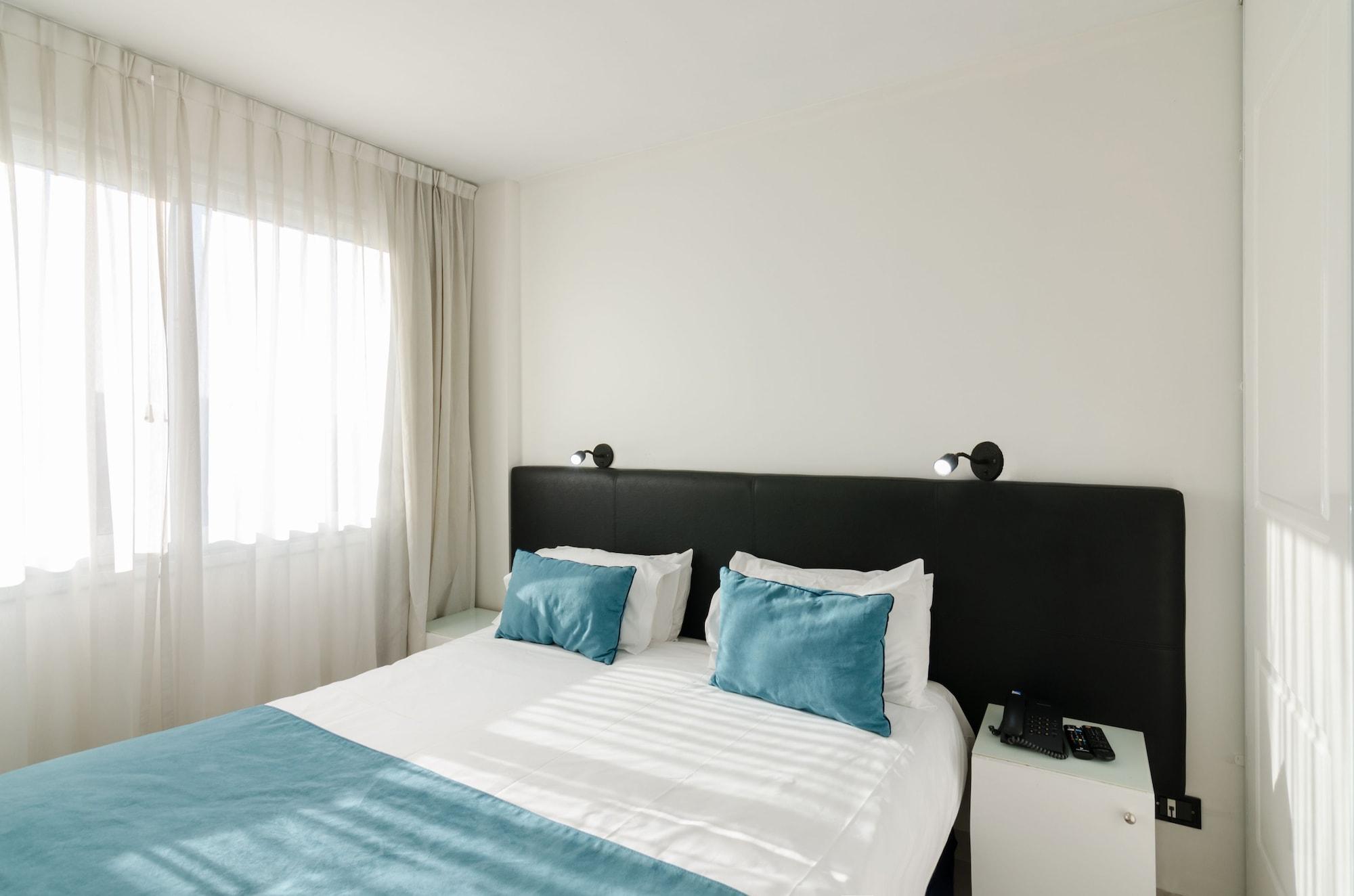Cyan Recoleta